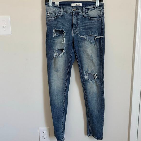 Kancan Woman’s mid rise distressed ripped jeans size 26 or woman’s 5 - Picture 2 of 7